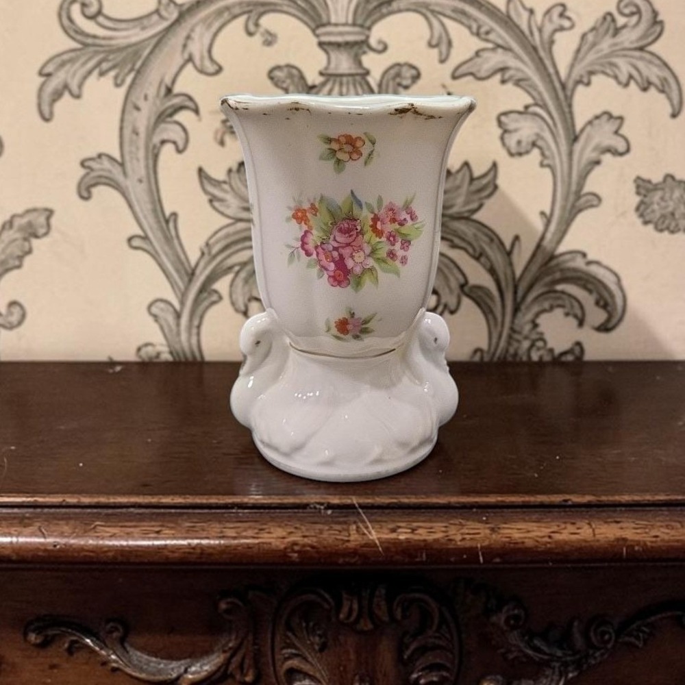 Art Nouveau Gold‑Eyed Swan Bud Vase, Vintage Japan Floral Bouquet‎ Holder